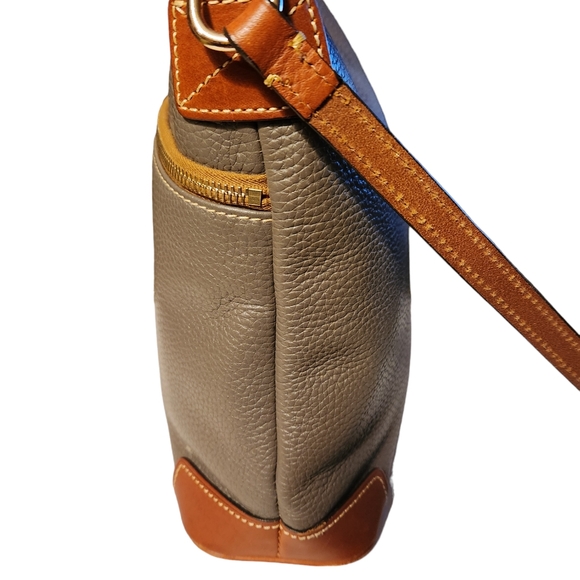 DOONEY & BOURKE PEBBLE CROSSBODY - Picture 2 of 11